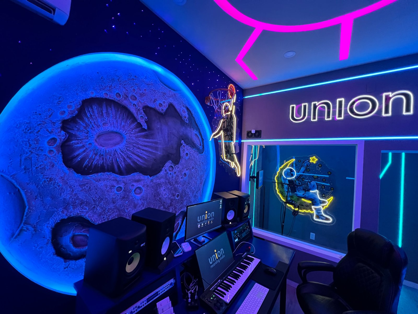 What do you need for a beginner recording studio? - UNION Recording Studio Beginner recording studio session at UNION Recording Studio Los Angeles East Hollywood