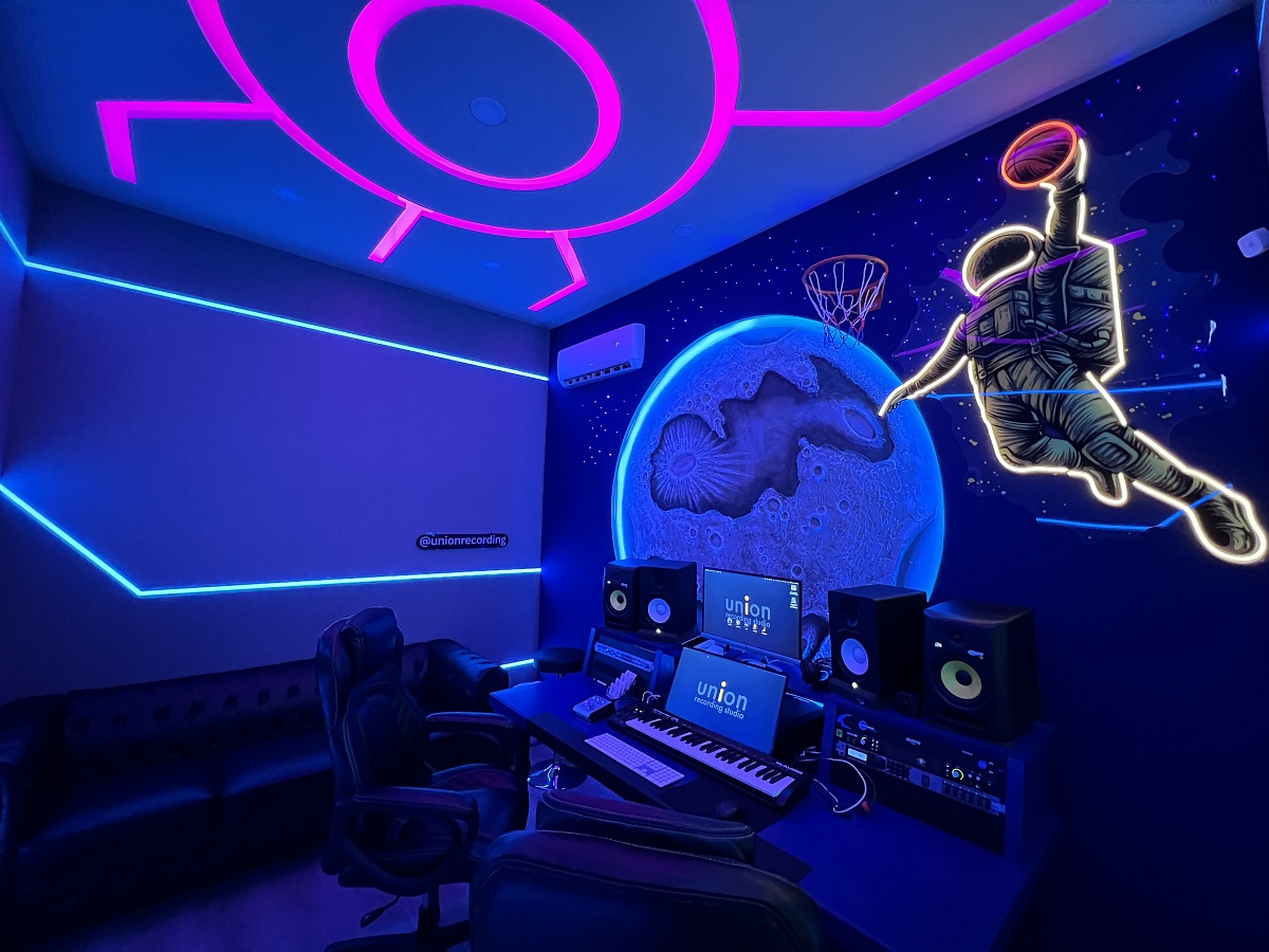 Gear Up: Must-Have Equipment for Every Independent Artist