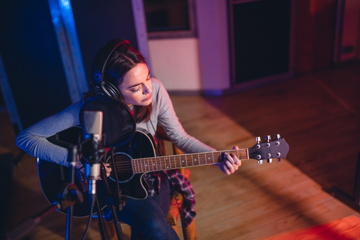 Mastering the Art of Live Performance in the Studio: A Guide for Independent Artists