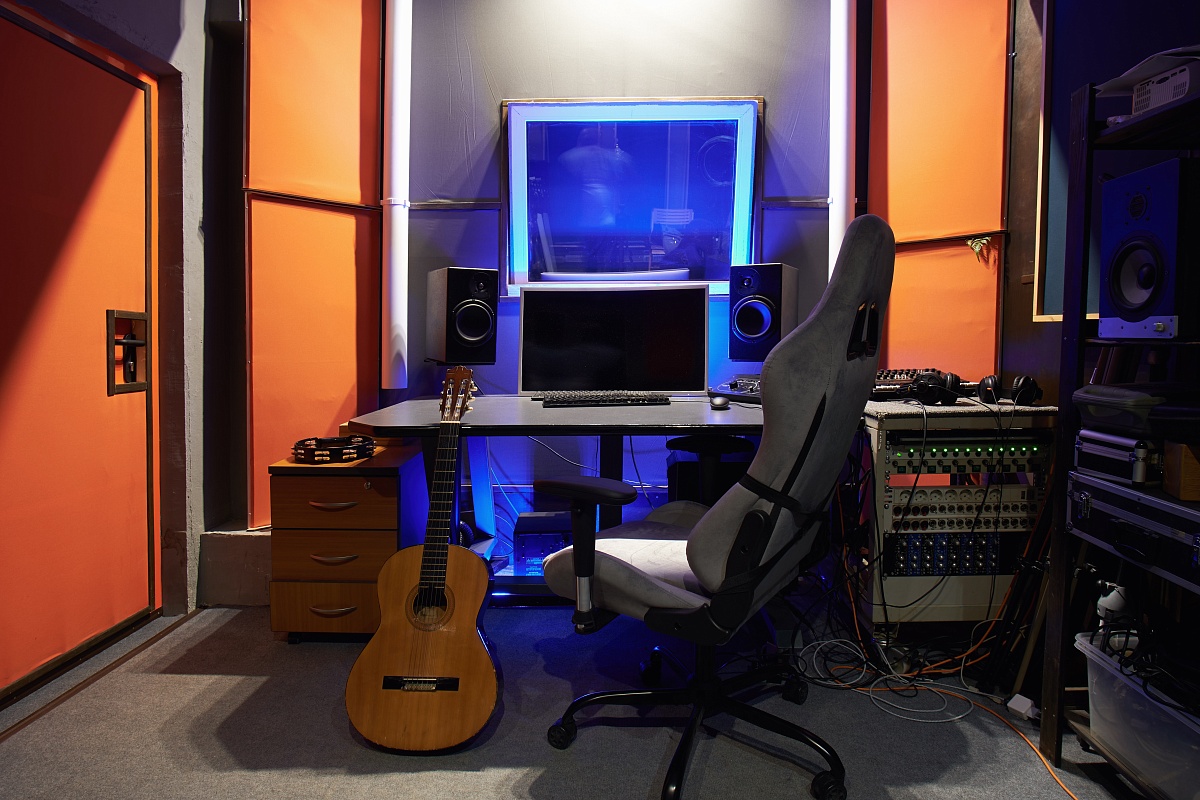 Studio Hacks for Indie Artists on a Budget: Unleash Your Musical Potential without Breaking the Bank