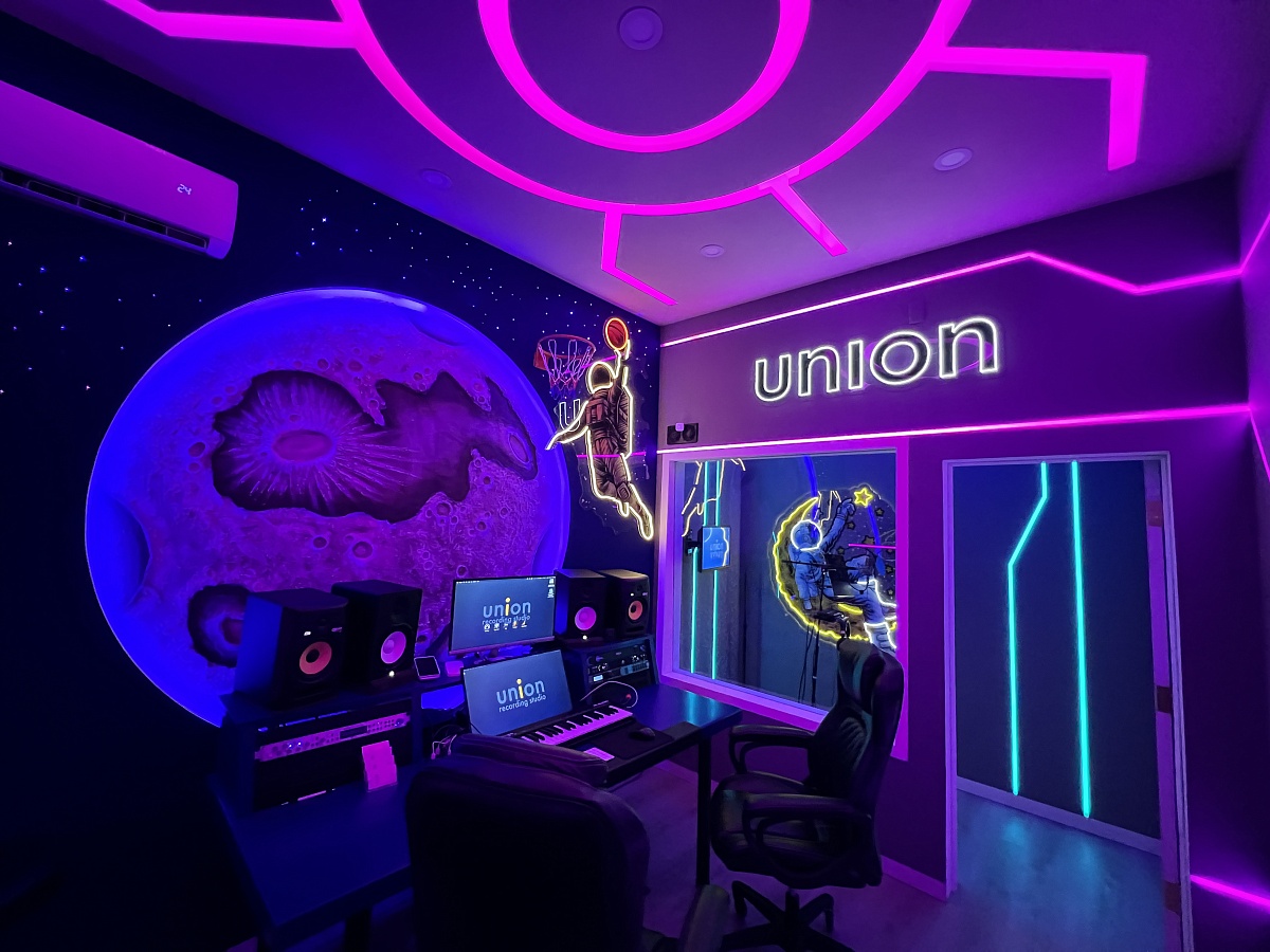 Navigating the Legal Maze: A Guide to Clearing Samples in Music Licensing