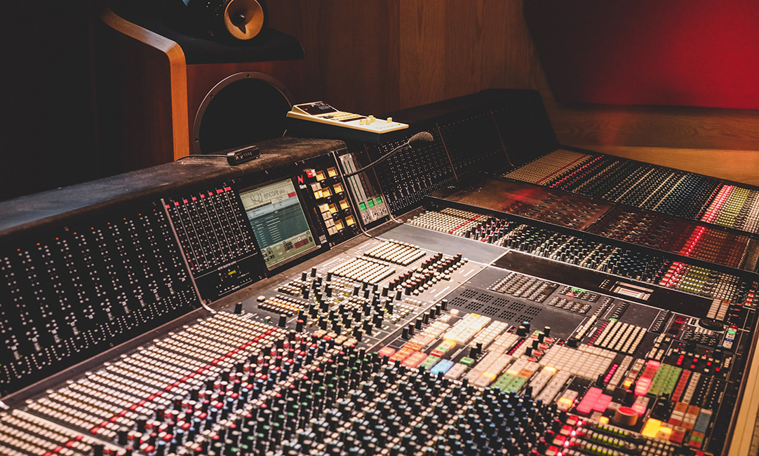 Bringing Out Benefits of Recording at A Professional Recording Studio