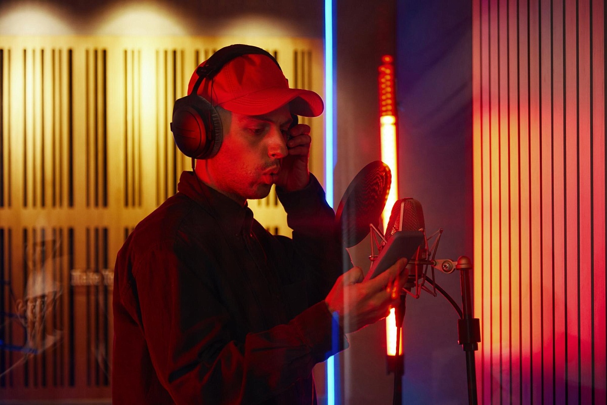 How Independent Artists Can Protect Their Brand When Signing Music Deals in Los Angeles