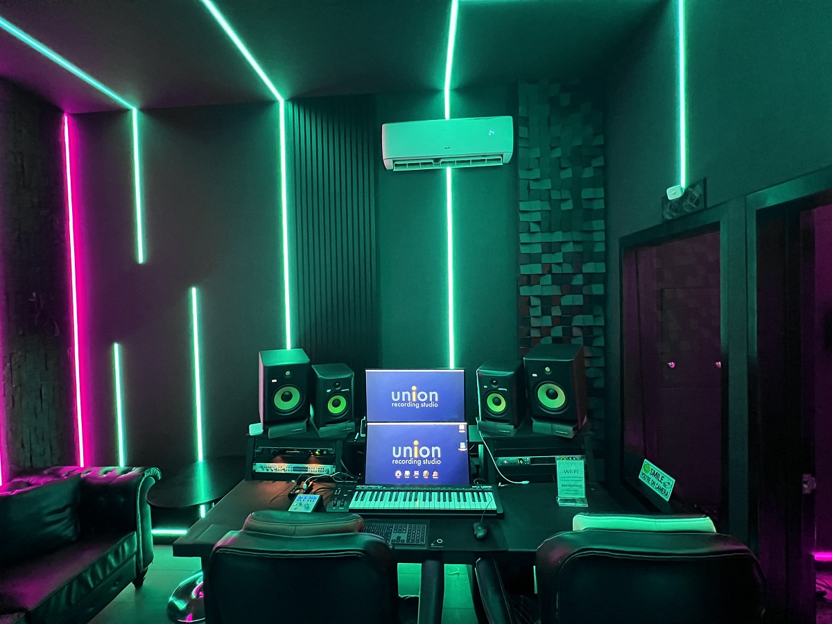 How to Choose the Right Recording Studio to Improve Your Sound and Your Music